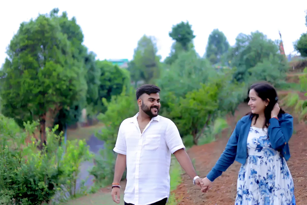 Tea Garden Stroll Hand-in-Hand